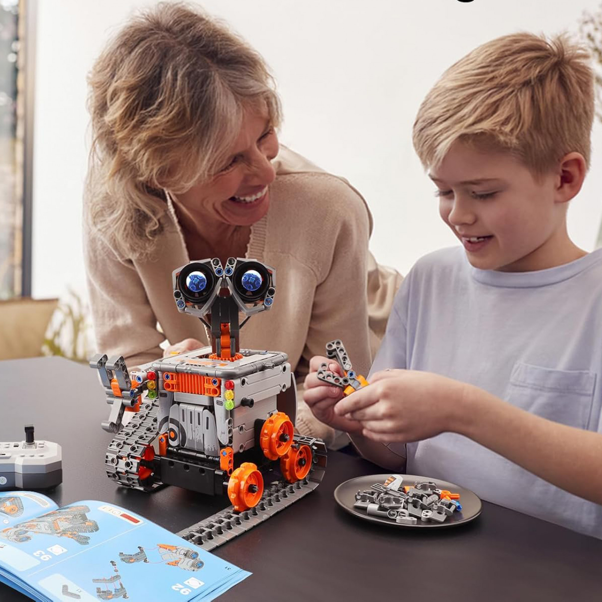 Sillbird Technik Robot 5-в-1 з робототехнічним набором та пультом дистанційного керування